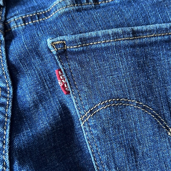 Women’s Levi’s 711 Skinny Ankle Jeans - Picture 6 of 11